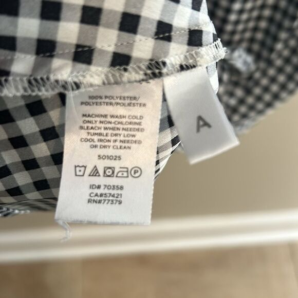 Ann Taylor V Neck Button Up Tie Waist Top. Size Large - Picture 5 of 5